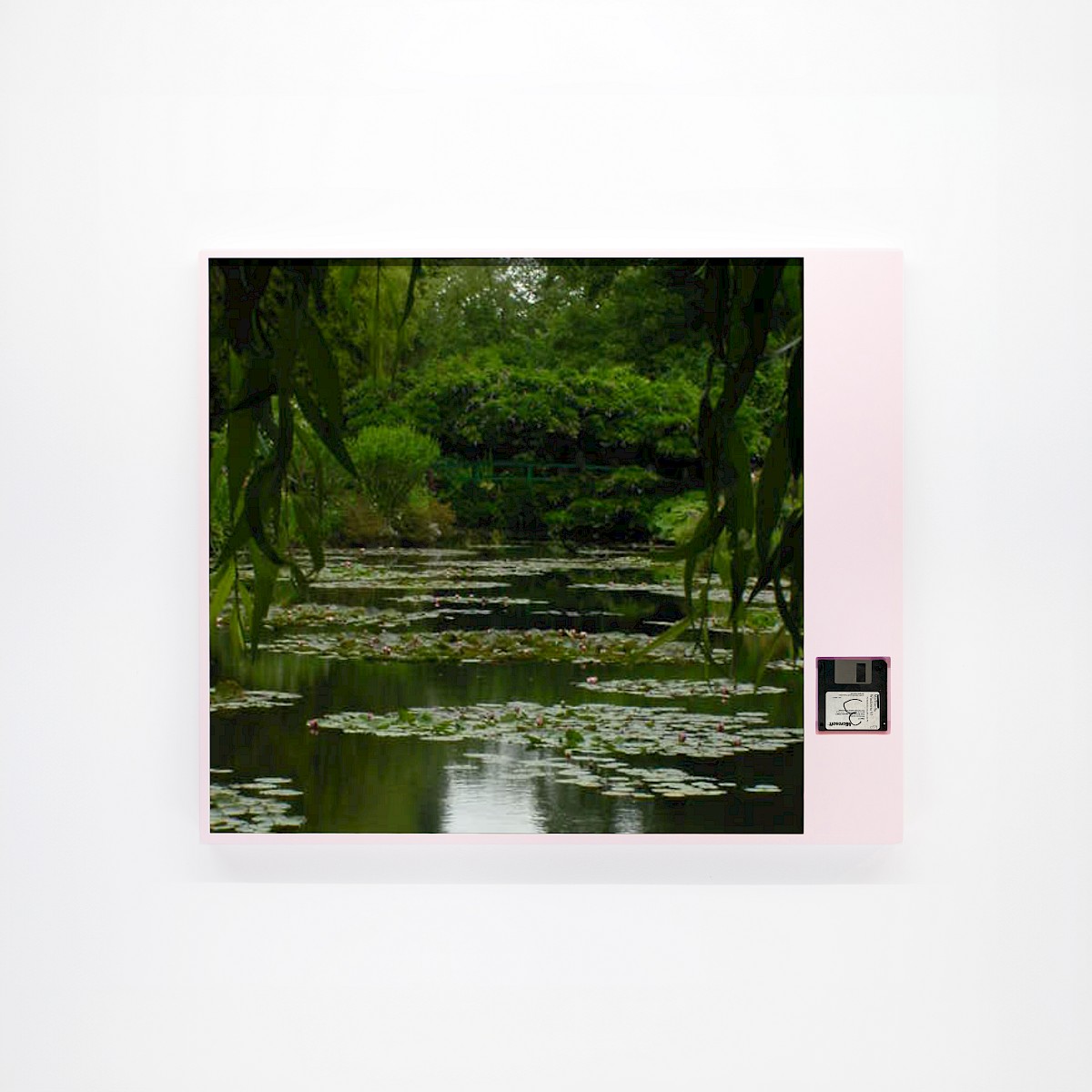 Image – Disk 054, 2024, Custom archival c-print on dibond in pink stained wooden frame with museum glass, mirrored inner edges and file on floppy disk 89 × 92 / framed 92,5 × 109 cm